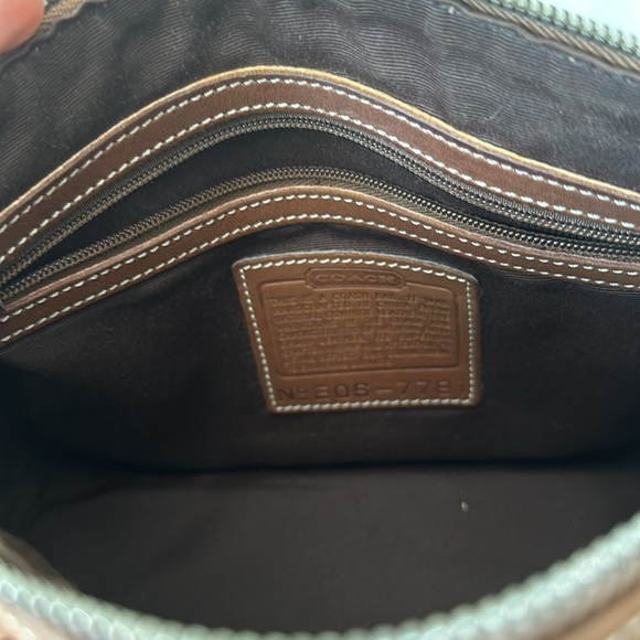 Good condition like new coach bag - Picture 2 of 3